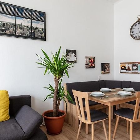 Sunny Renovated Apartment Close To Downtown Вена Экстерьер фото