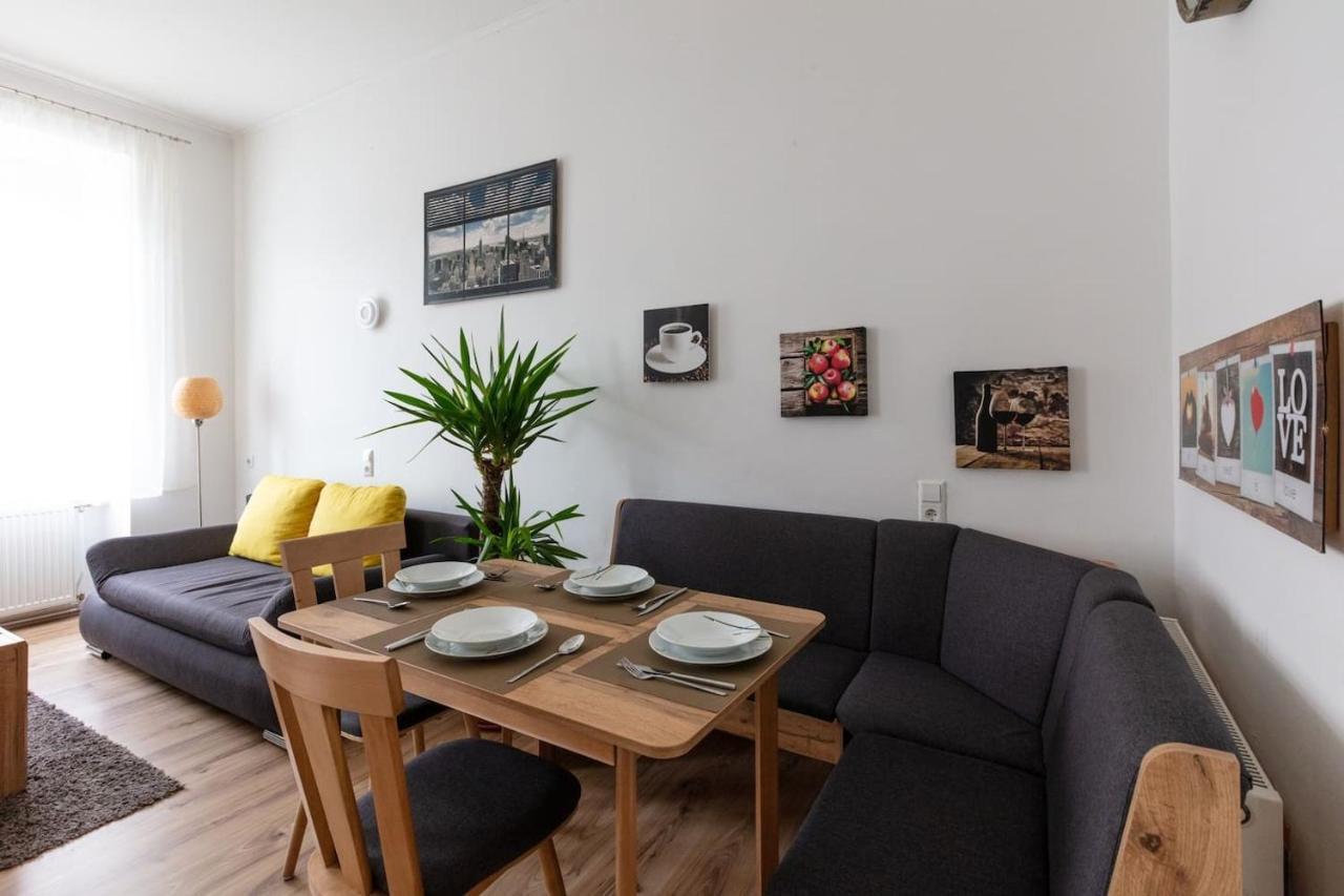 Sunny Renovated Apartment Close To Downtown Вена Экстерьер фото