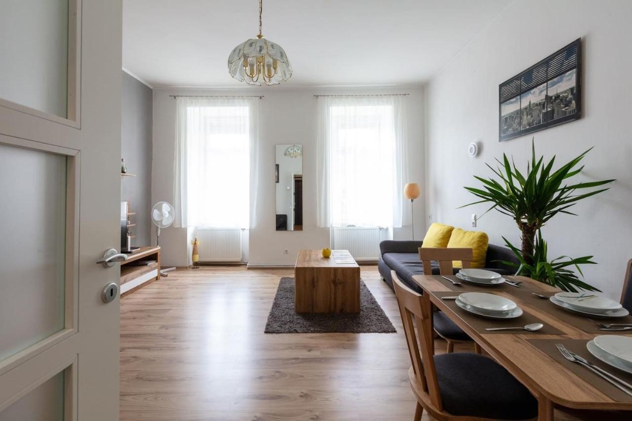 Sunny Renovated Apartment Close To Downtown Вена Экстерьер фото