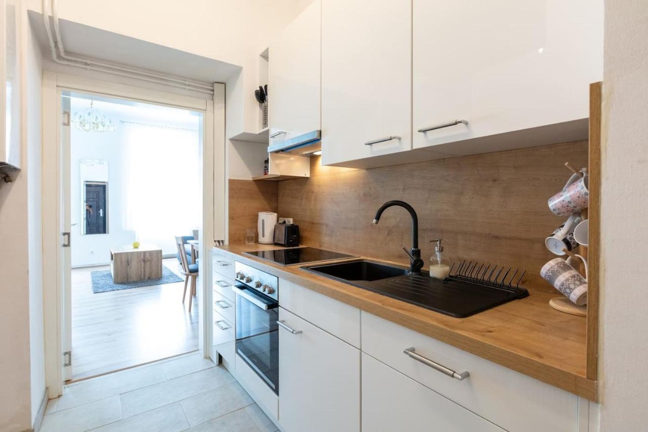 Sunny Renovated Apartment Close To Downtown Вена Экстерьер фото