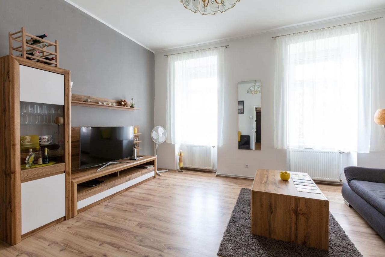 Sunny Renovated Apartment Close To Downtown Вена Экстерьер фото