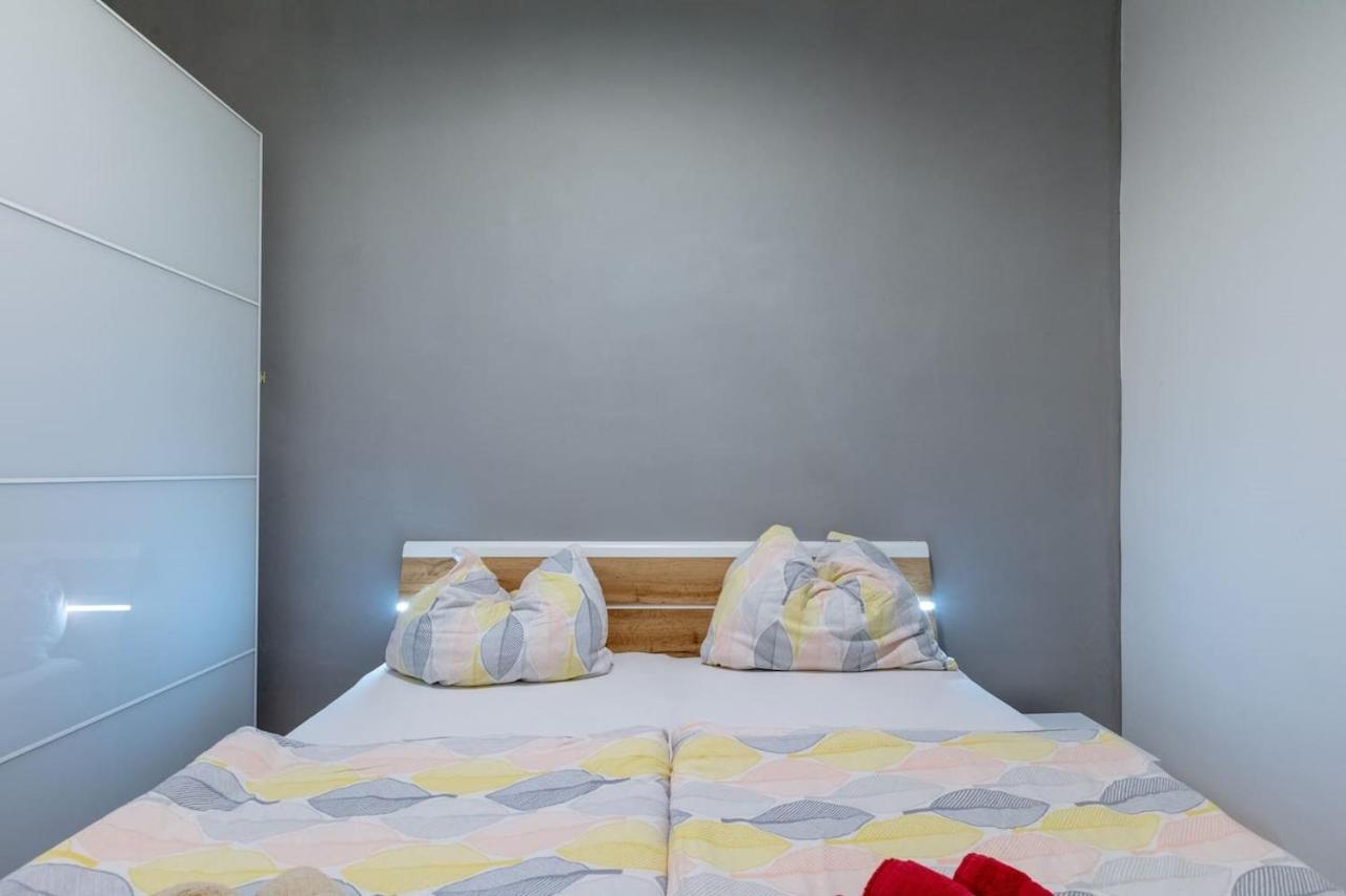 Sunny Renovated Apartment Close To Downtown Вена Экстерьер фото