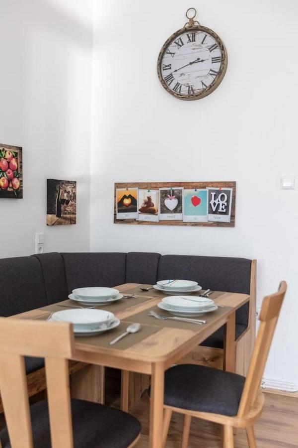 Sunny Renovated Apartment Close To Downtown Вена Экстерьер фото